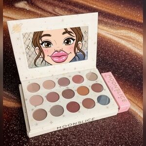 Moonslice Moon shake  Eyeshadow Palette - Multi-Color And Moonslice Lip oil